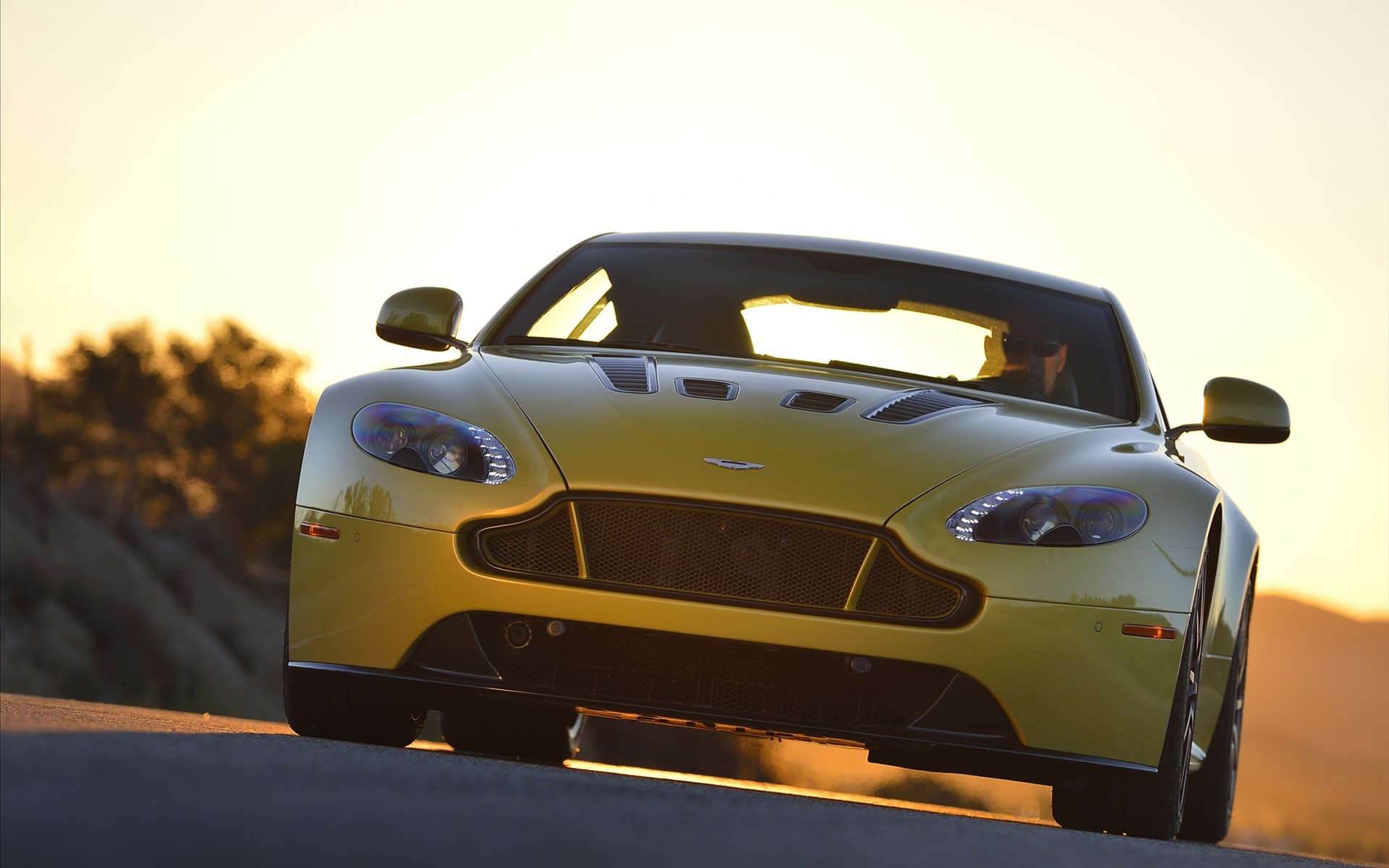 Aston Martin V12 Vantage S 2014